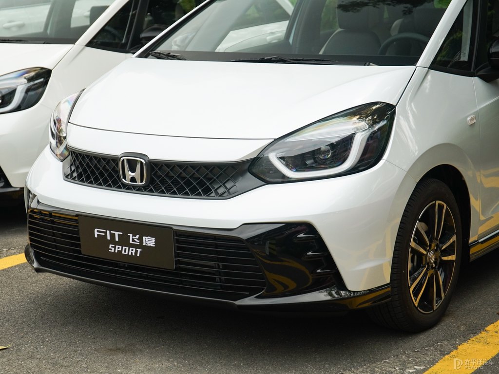 格陵蘭白飛度車頭外觀圖片