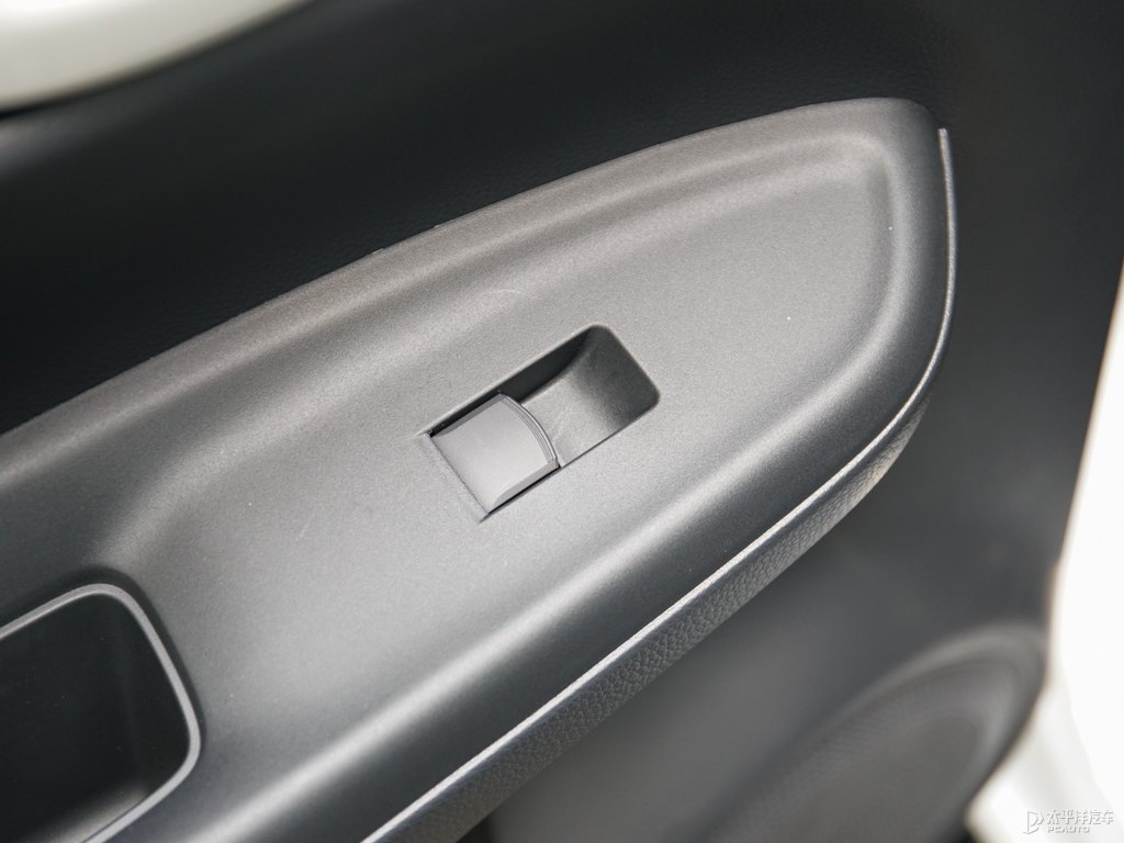 格陵蘭白飛度車廂內(nèi)飾圖片