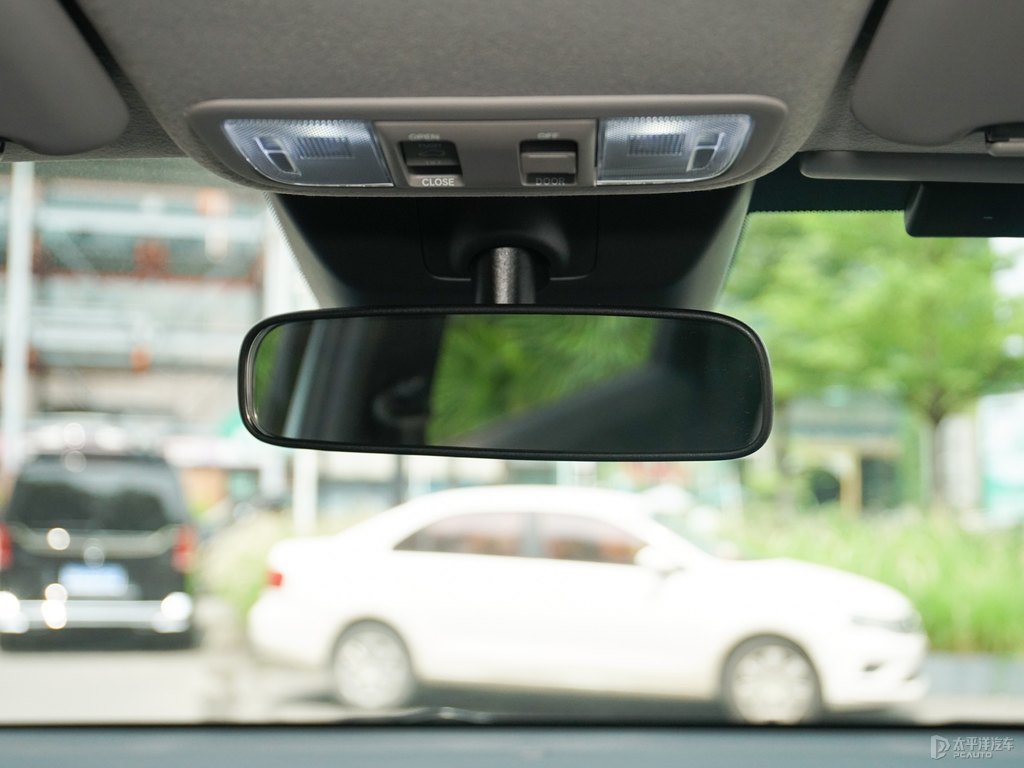 格陵蘭白飛度車廂內(nèi)飾圖片