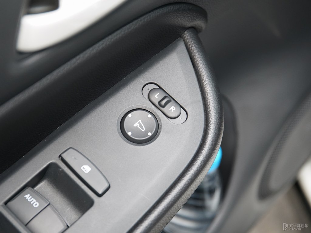 星月白飛度車廂內(nèi)飾圖片