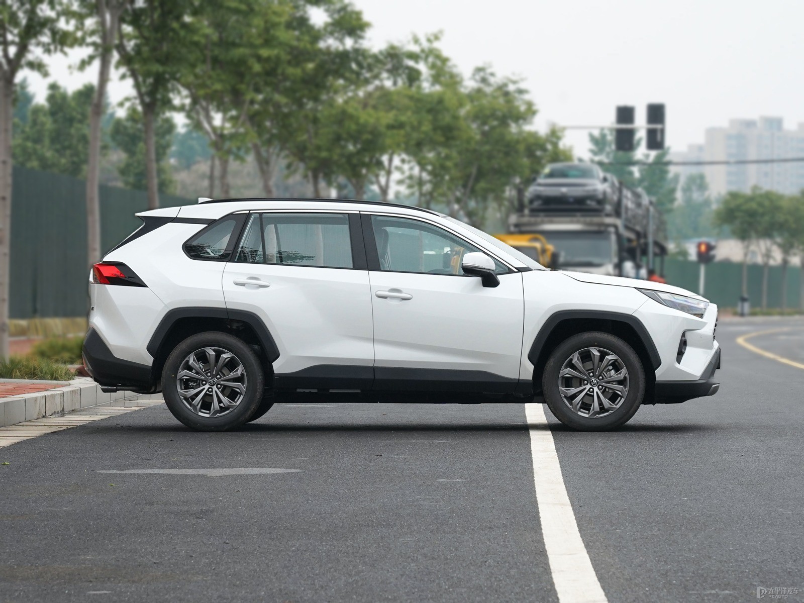 RAV4榮放外觀高清大圖