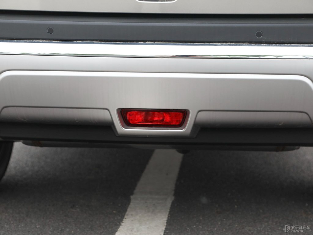 香檳銀奇駿車尾外觀圖片