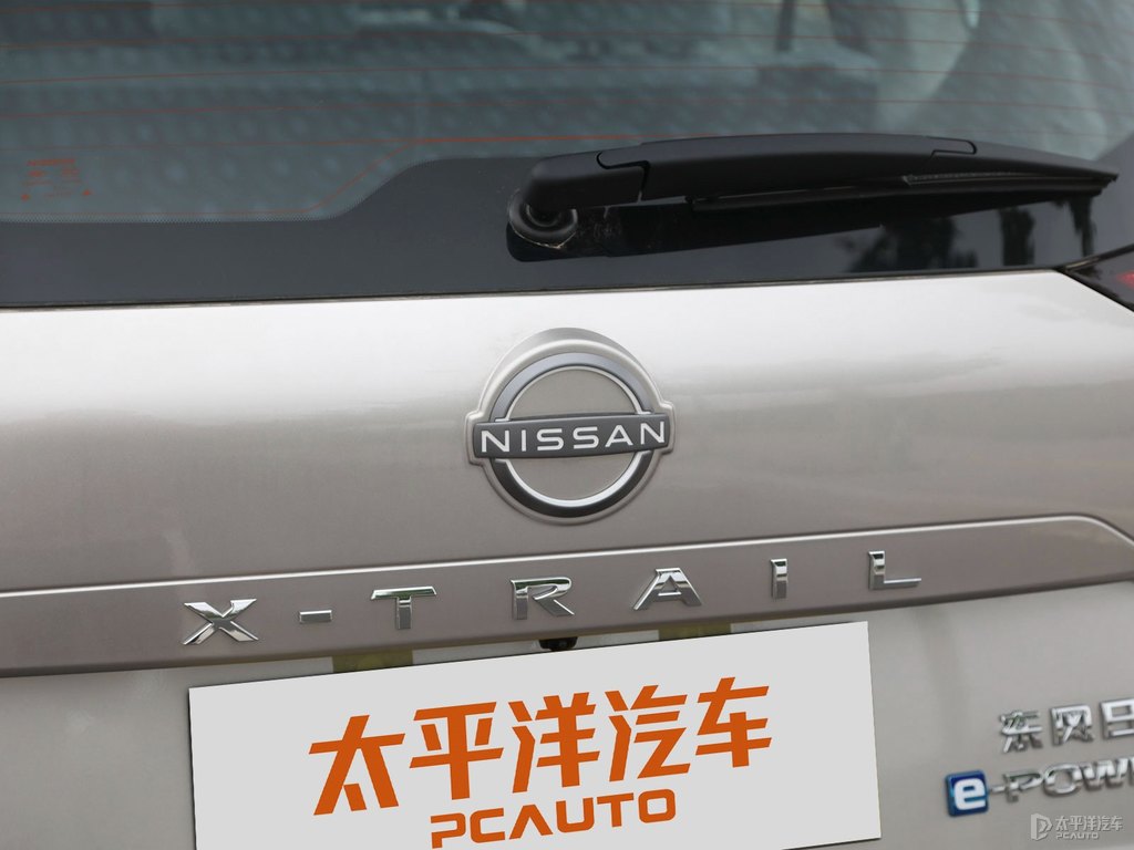 香檳銀奇駿車尾外觀圖片