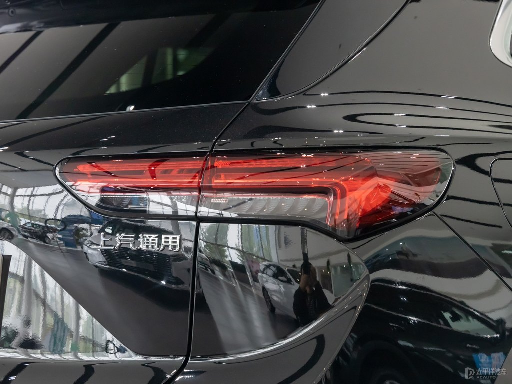 墨玉黑昂科威車(chē)尾外觀圖片