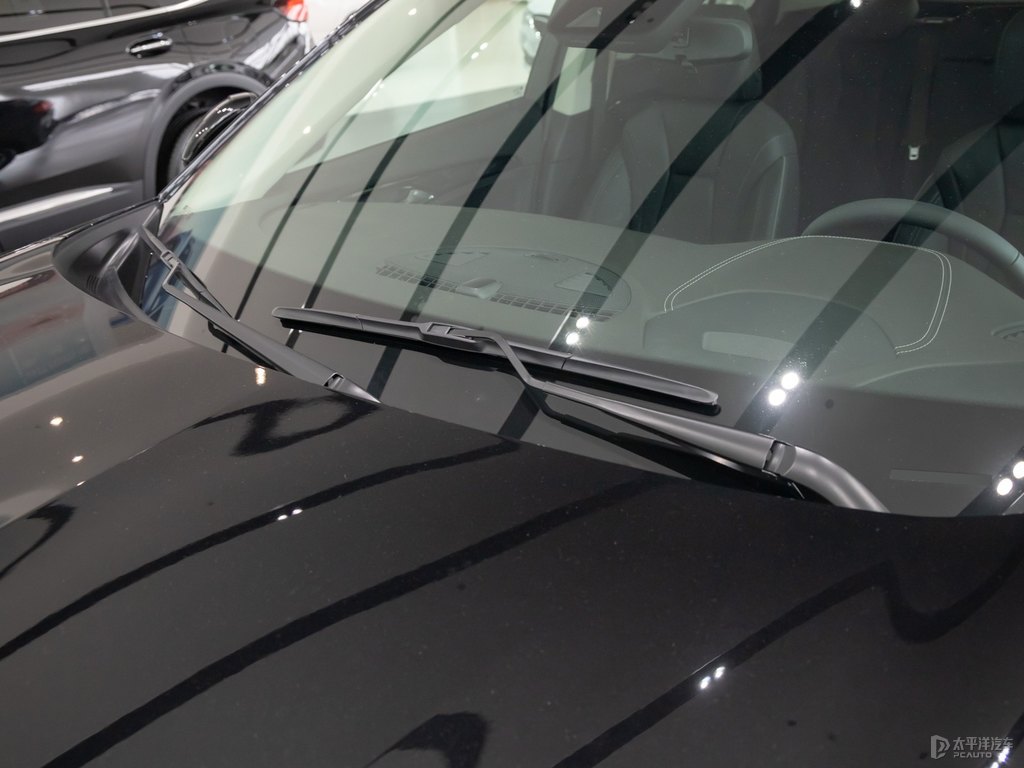 墨玉黑昂科威車身外觀圖片