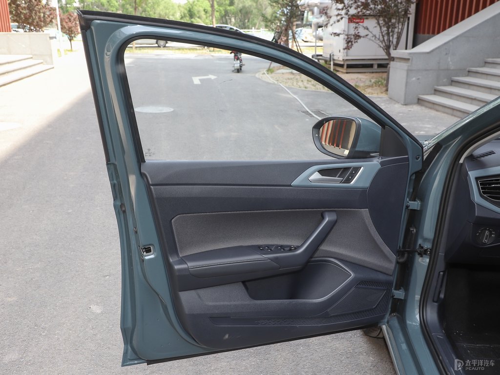 貓眼藍(lán)朗逸車廂內(nèi)飾圖片