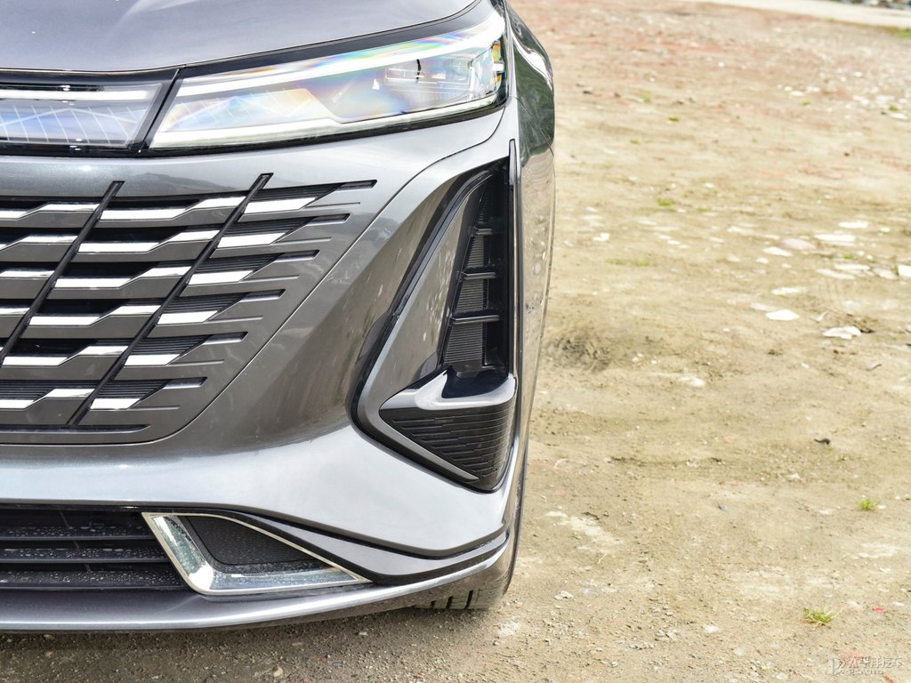 安第斯灰長安CS75 PLUS車頭外觀圖片