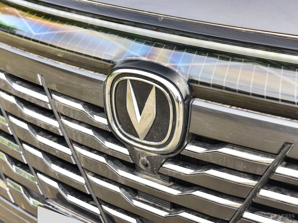 安第斯灰長(zhǎng)安CS75 PLUS車頭外觀圖片