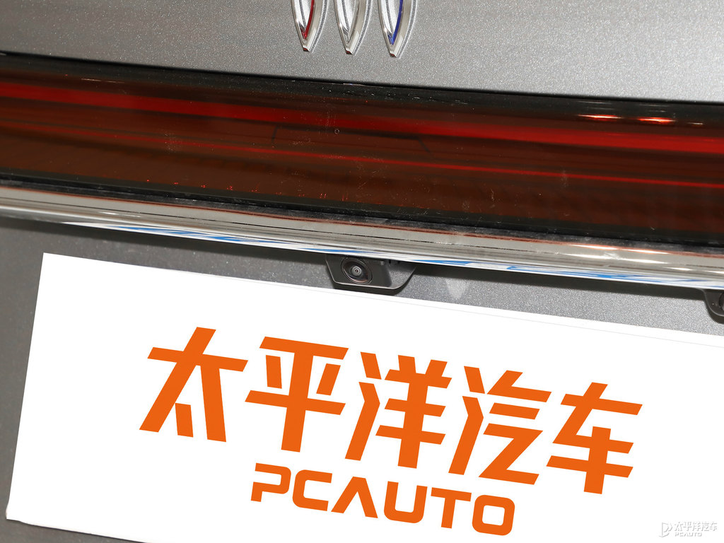 坦銀君越車尾外觀圖片