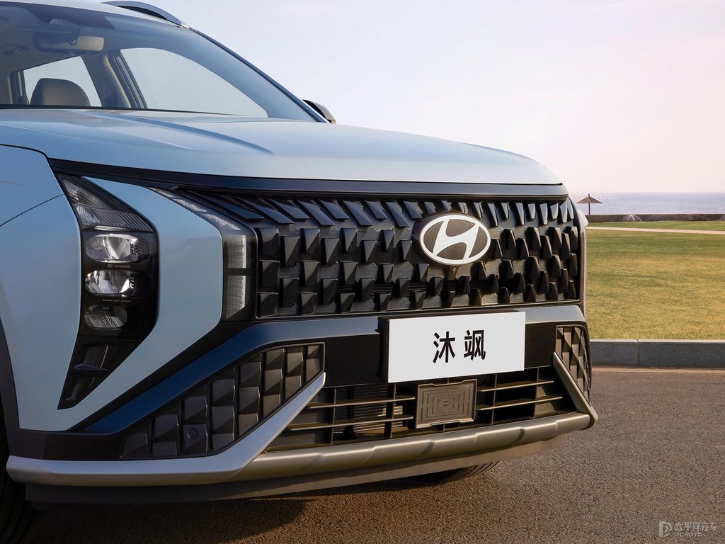 星月瓷白北京現(xiàn)代ix35車頭外觀圖片