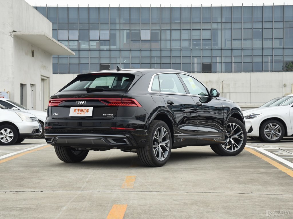 傳奇黑奧迪Q8整車外觀外觀圖片