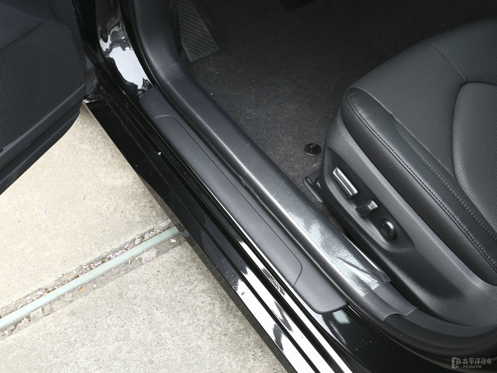 墨淵黑亞洲龍車廂內(nèi)飾圖片