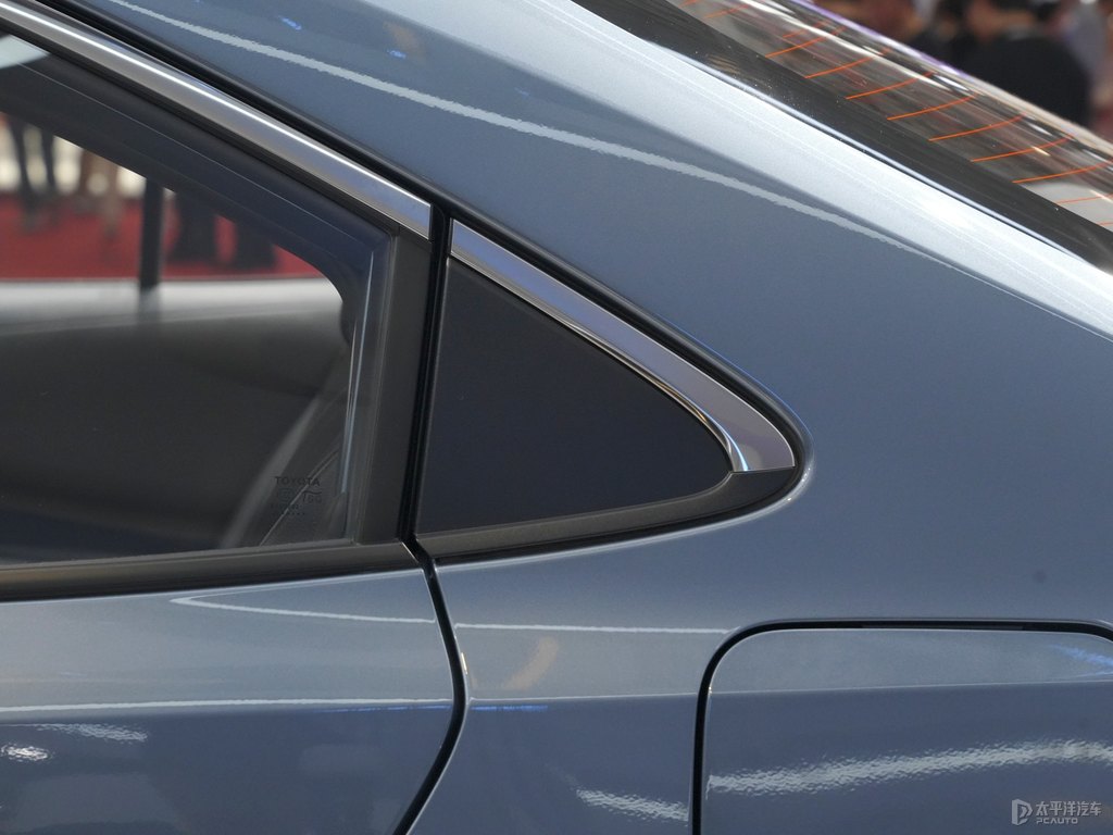 魅力銀卡羅拉車身外觀圖片