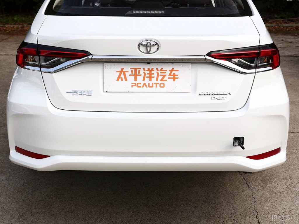 超級(jí)白色卡羅拉車尾外觀圖片