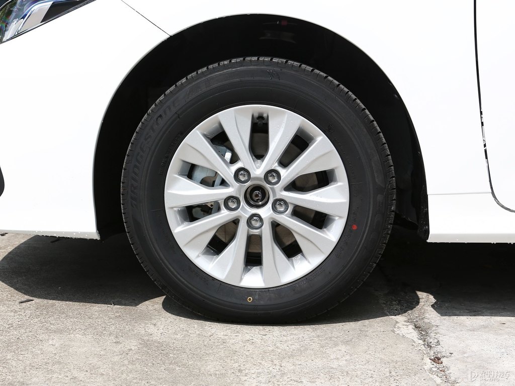 超級白色卡羅拉車身外觀圖片