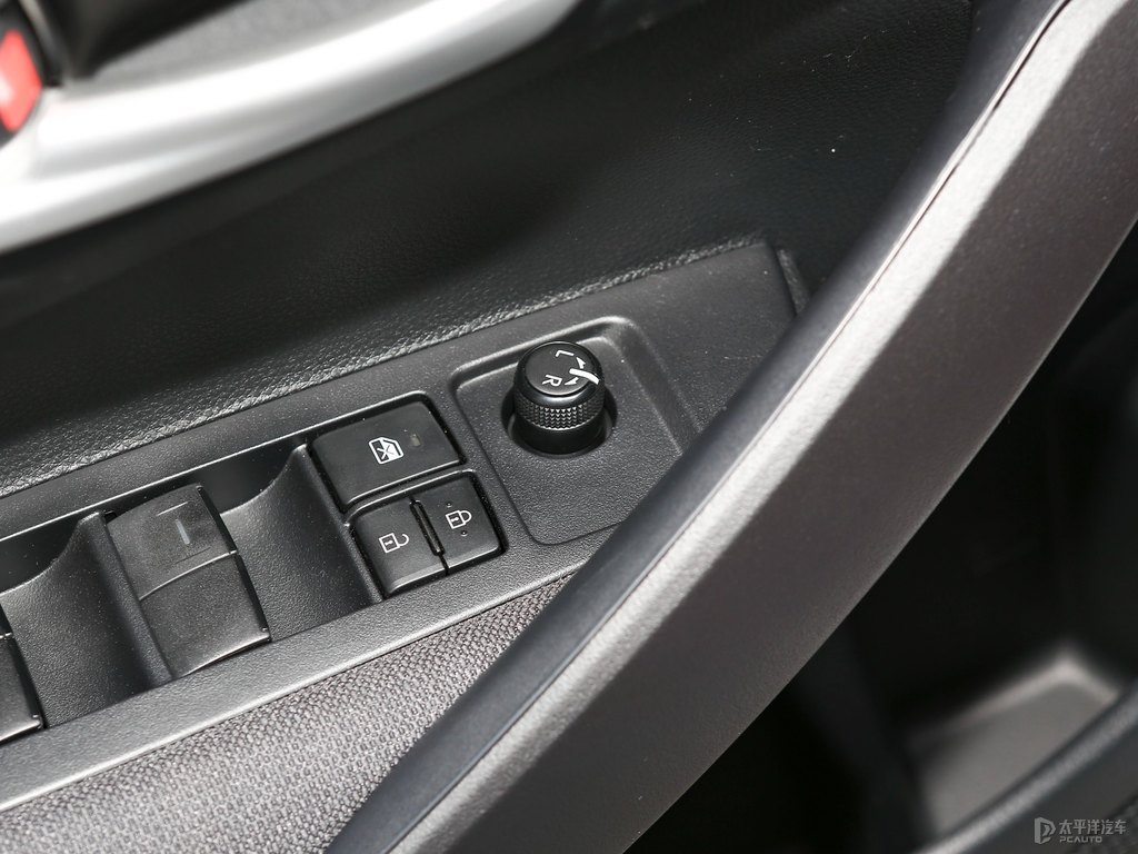 超級白色卡羅拉車廂內(nèi)飾圖片