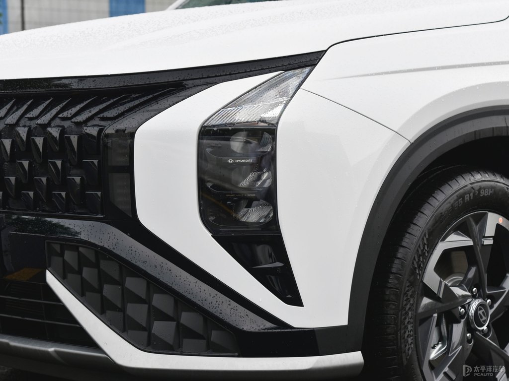 星月瓷白北京現(xiàn)代ix35車頭外觀圖片