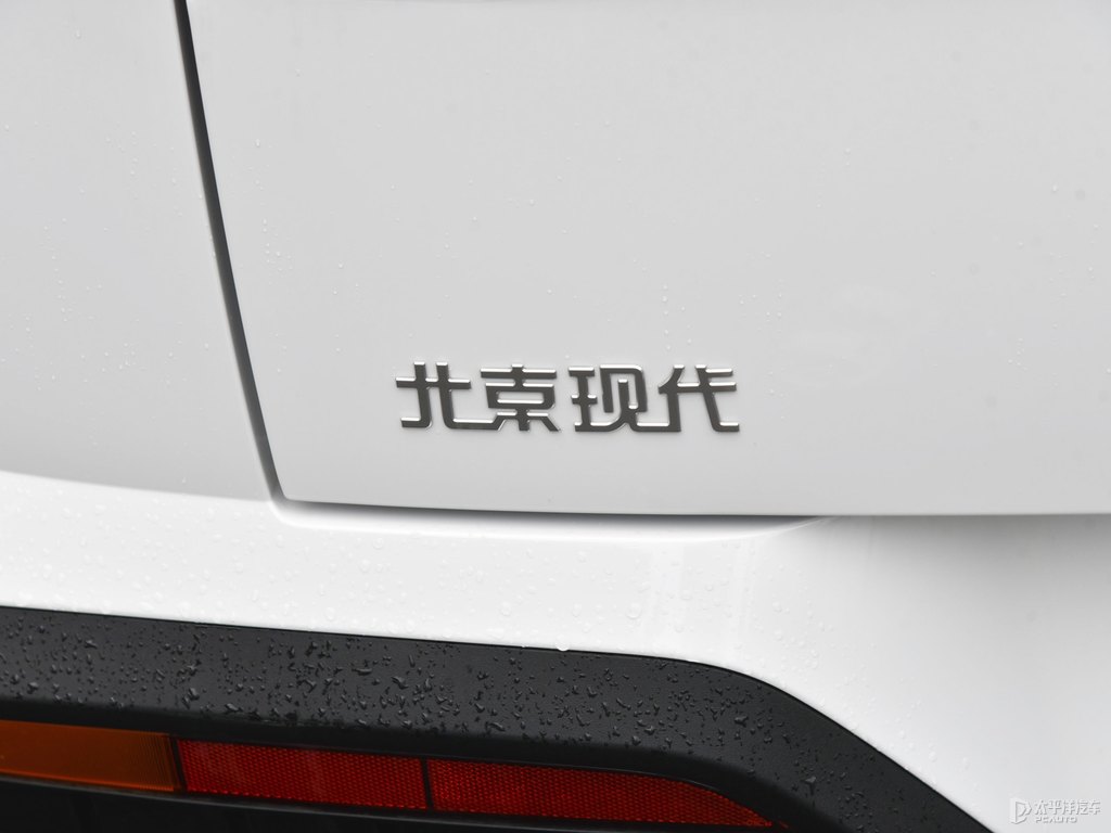 星月瓷白北京現(xiàn)代ix35車(chē)尾外觀圖片