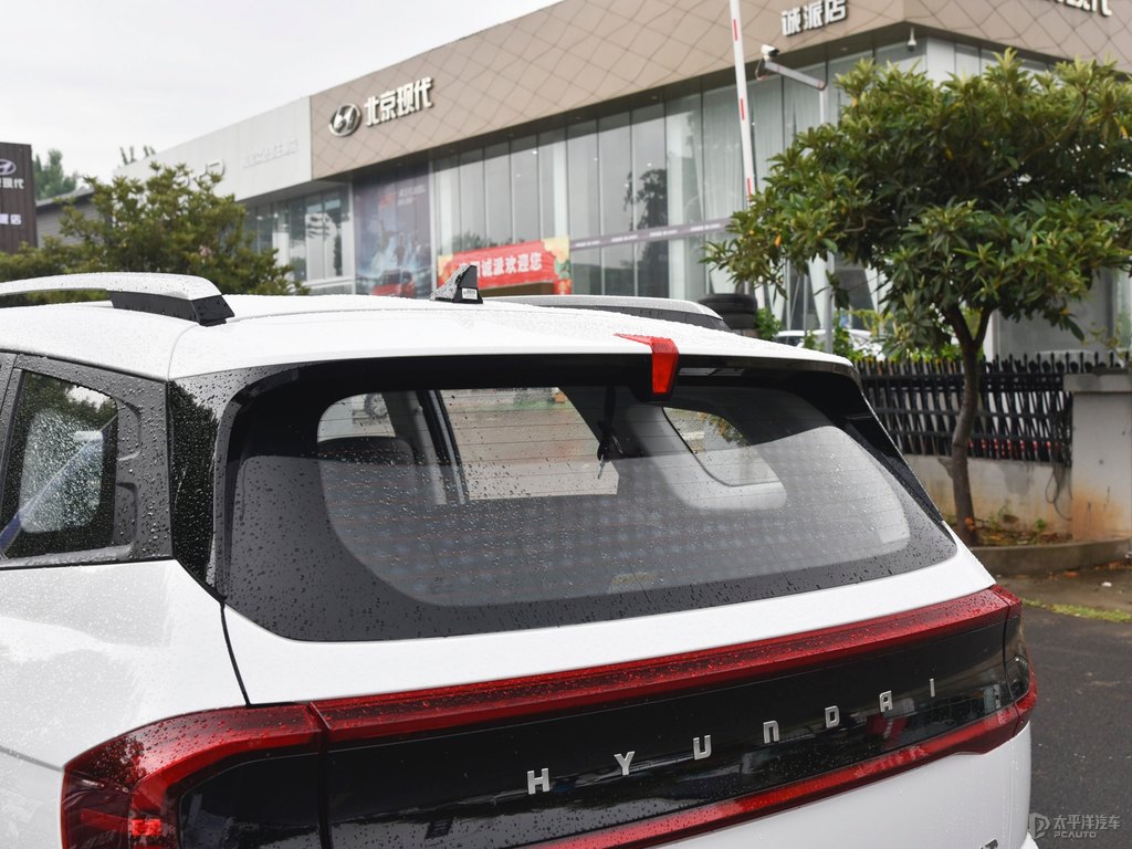 星月瓷白北京現(xiàn)代ix35車尾外觀圖片