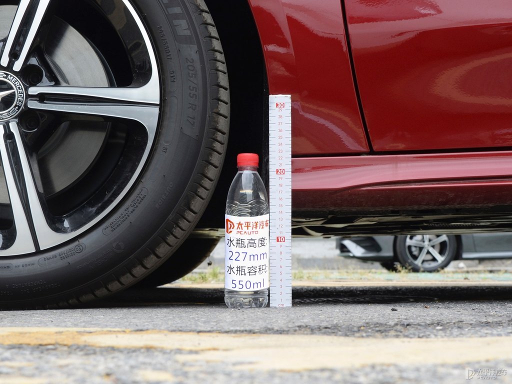 熔巖紅奔馳A級車身外觀圖片