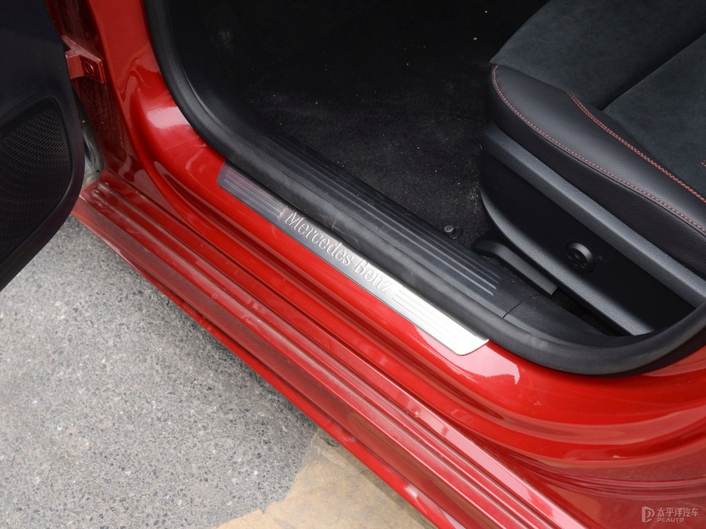 熔巖紅奔馳A級(jí)車廂內(nèi)飾圖片