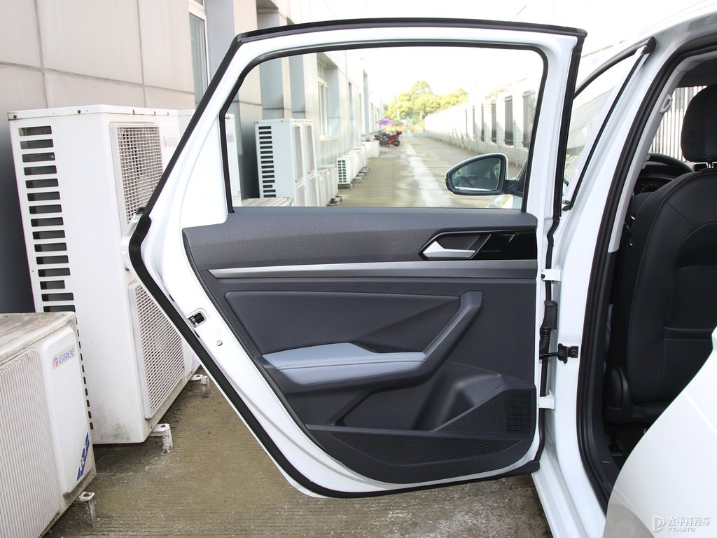 開場白朗逸車廂內(nèi)飾圖片