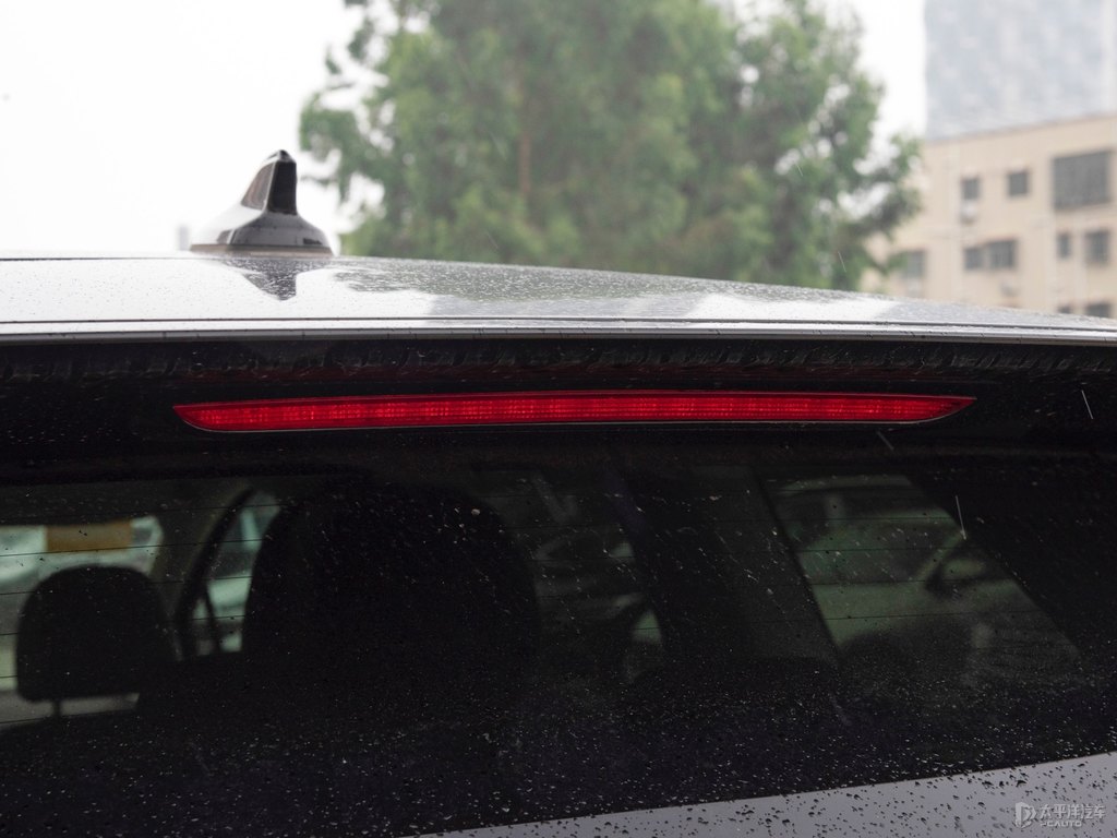 玄武黑威然車尾外觀圖片