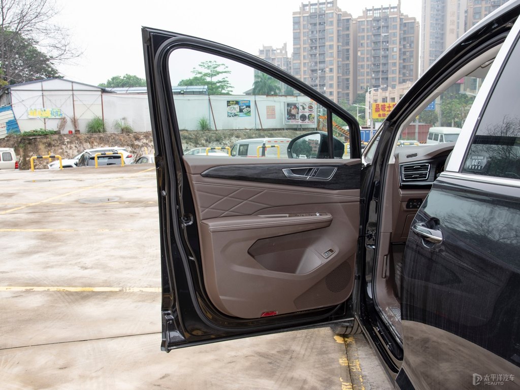 玄武黑威然車廂內(nèi)飾圖片