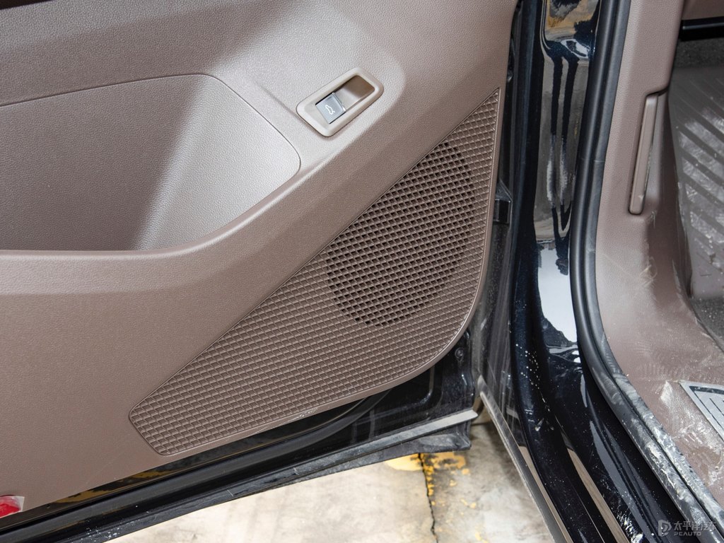 玄武黑威然車廂內(nèi)飾圖片