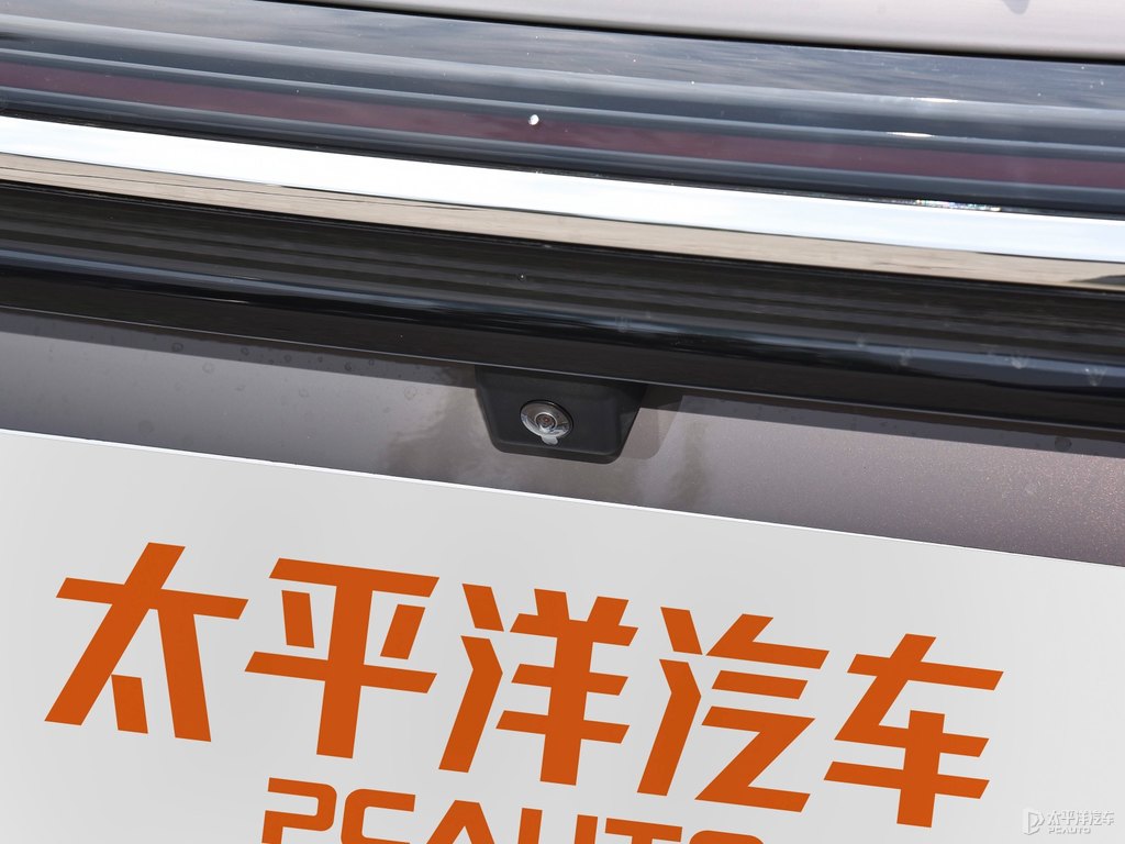 藝術(shù)灰紅旗HS5車尾外觀圖片