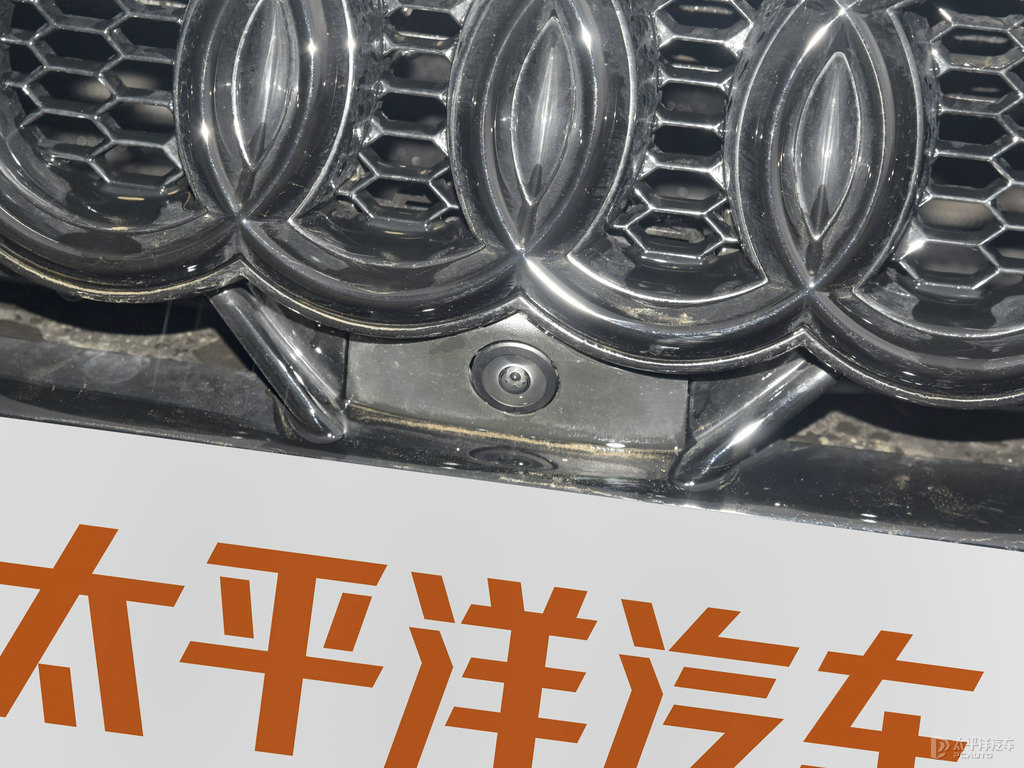 朱鷺白奧迪A4L車頭外觀圖片