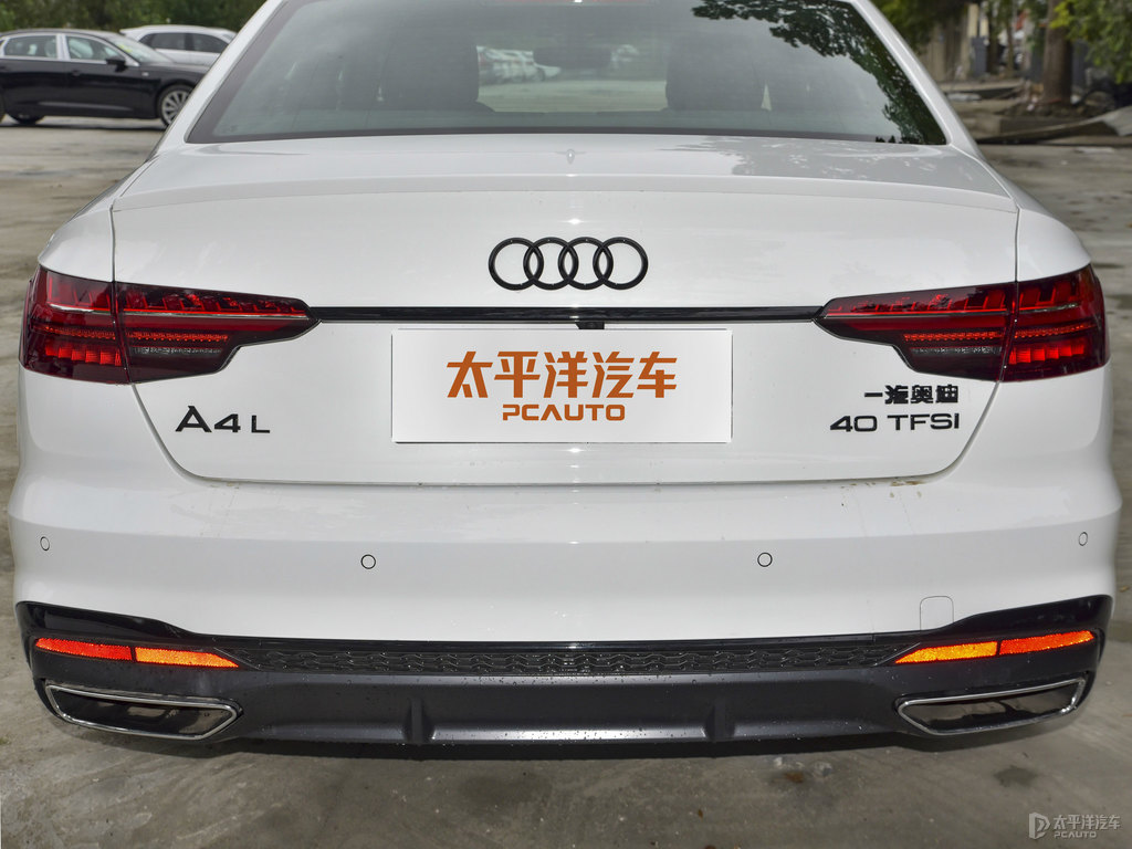 朱鷺白奧迪A4L車尾外觀圖片