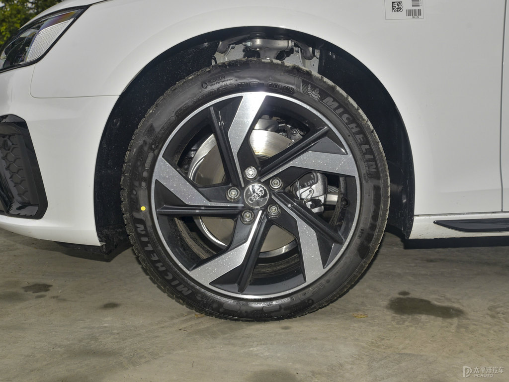 朱鷺白奧迪A4L車身外觀圖片