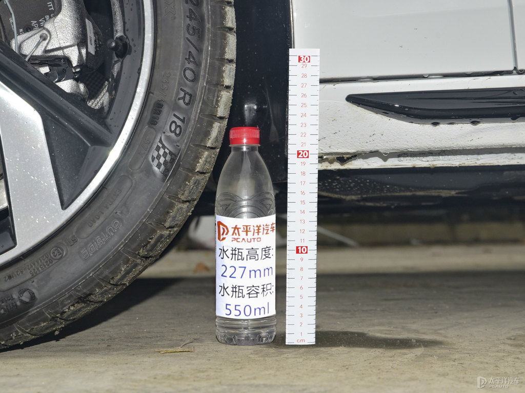 朱鷺白奧迪A4L車身外觀圖片