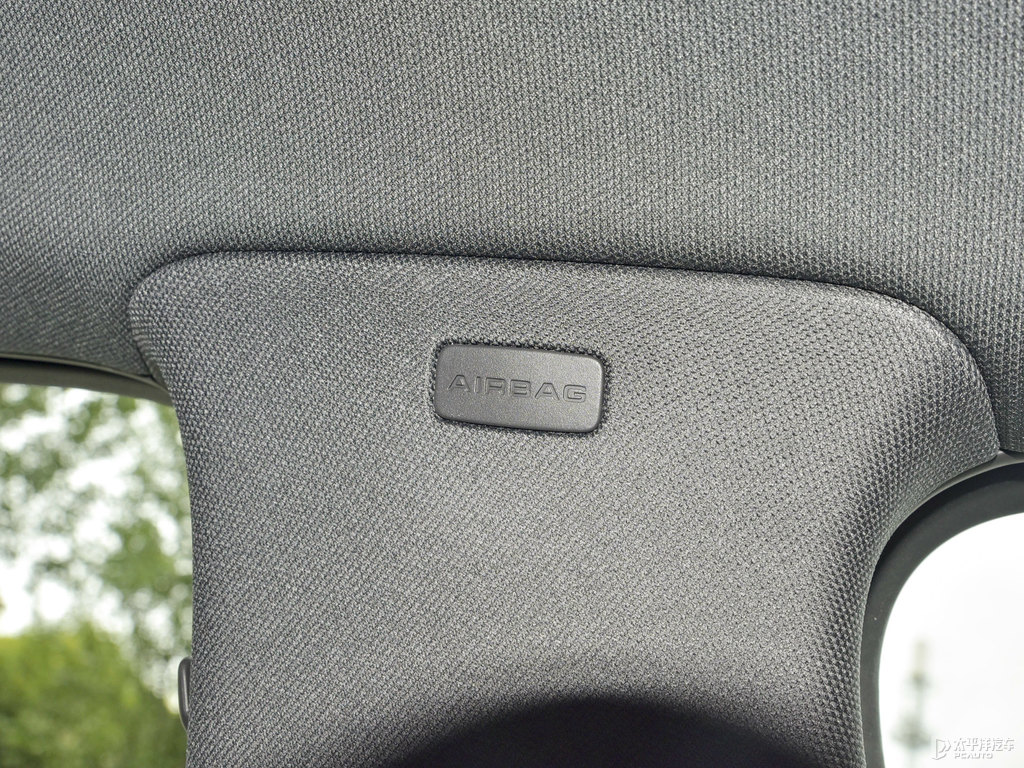 朱鷺白奧迪A4L車廂內(nèi)飾圖片