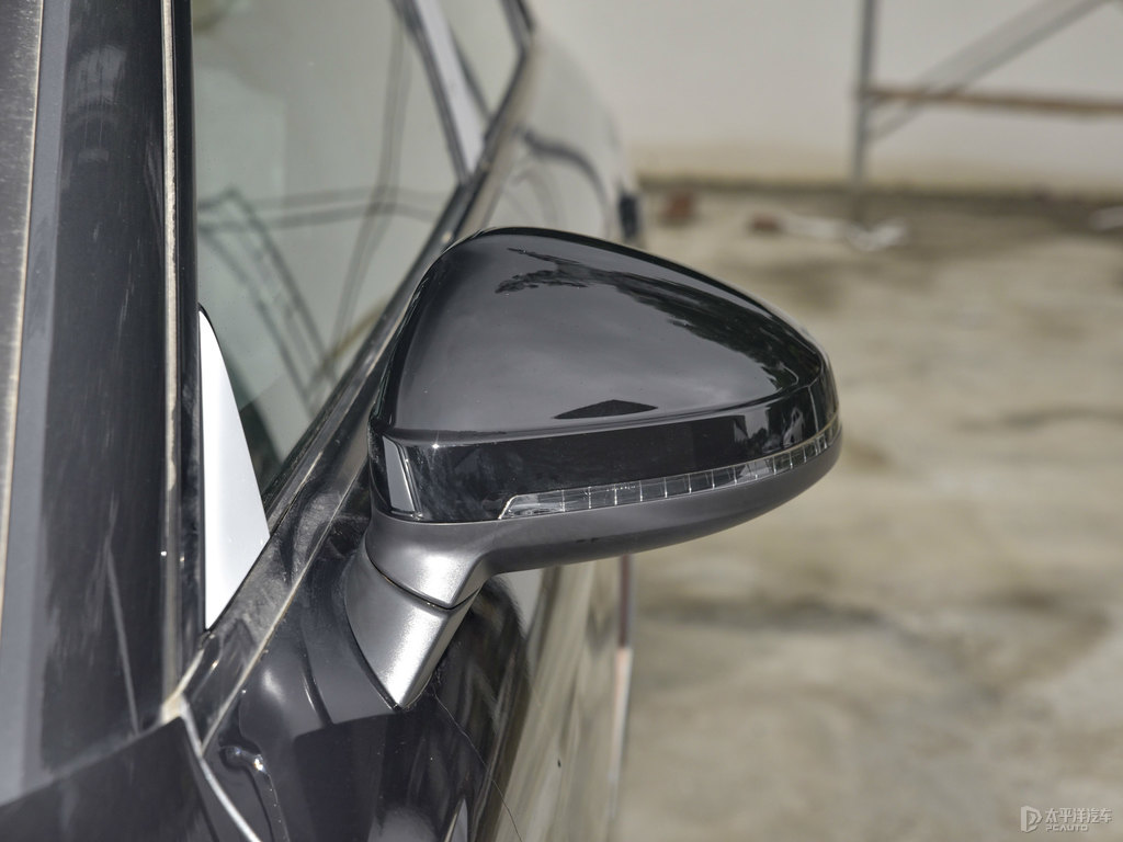 天云灰奧迪A4L車身外觀圖片