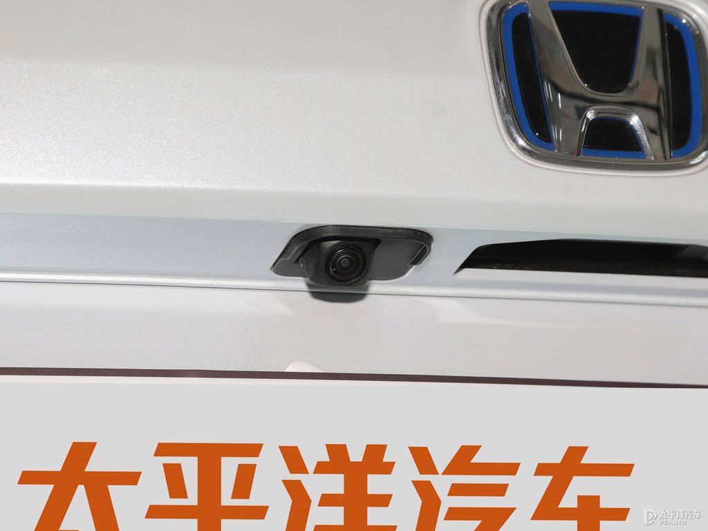 晶耀白本田CR-V新能源車尾外觀圖片