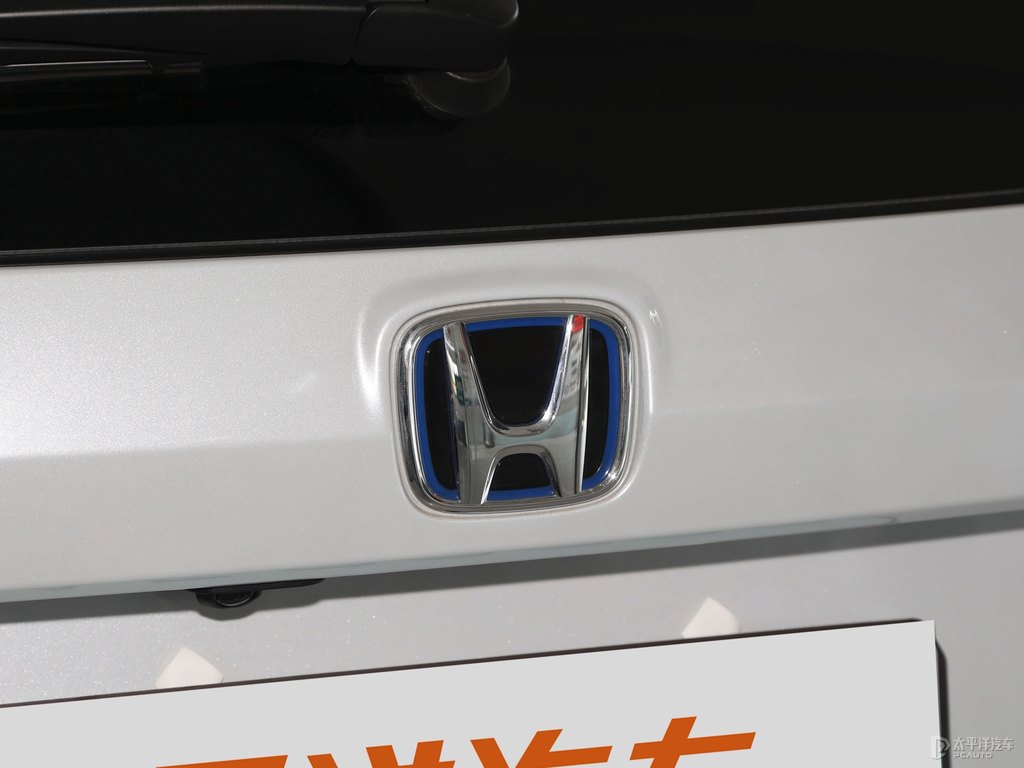 晶耀白本田CR-V新能源車尾外觀圖片