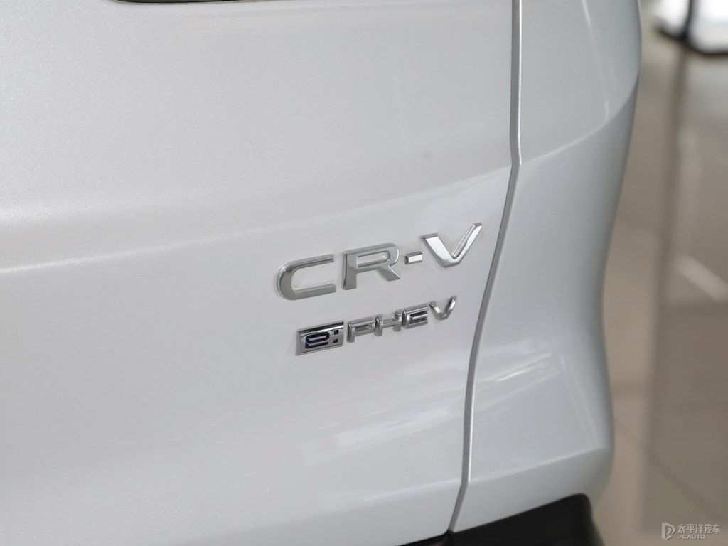 晶耀白本田CR-V新能源車尾外觀圖片