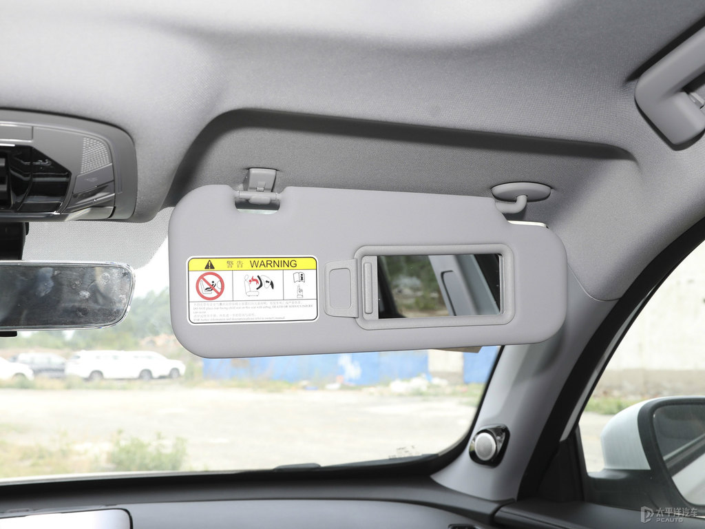 珍珠白瑞虎8 PLUS車廂內(nèi)飾圖片