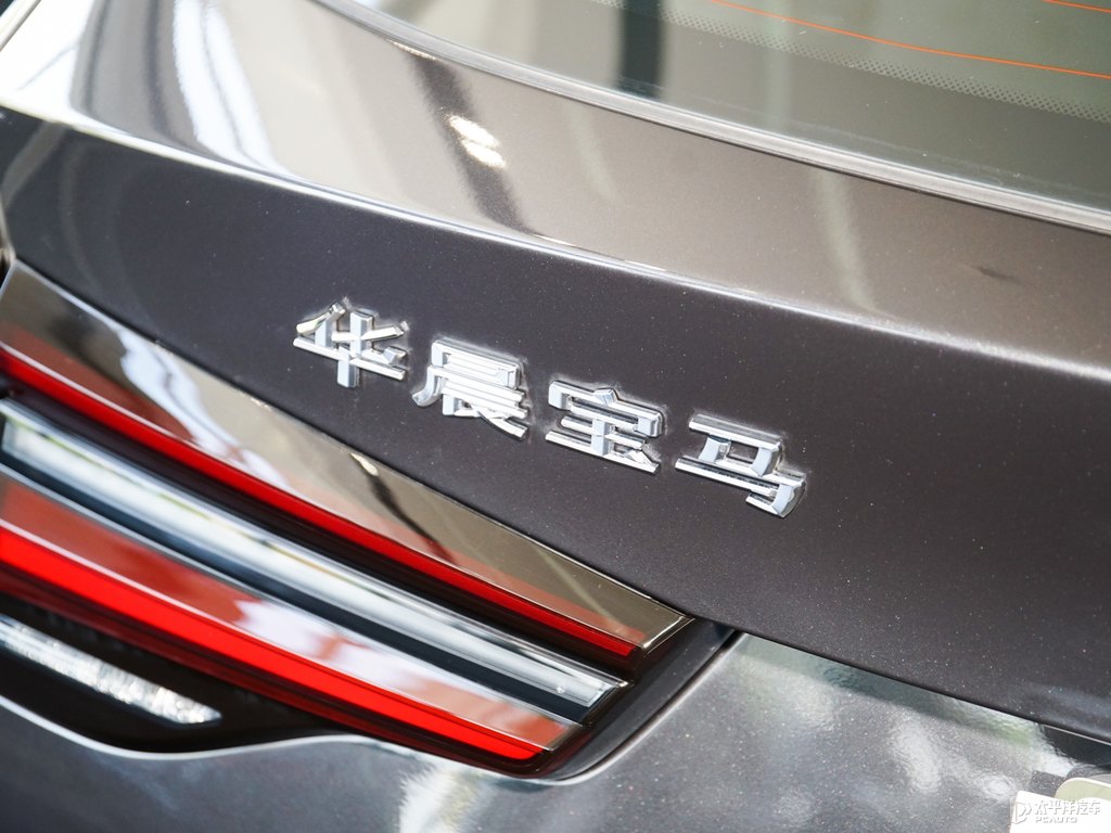 神秘灰寶馬X3車尾外觀圖片