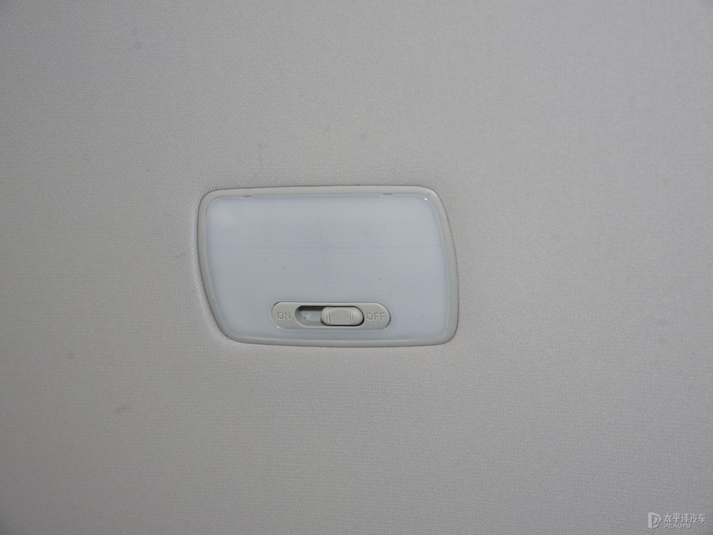 簡(jiǎn)約白哈弗M6車(chē)廂內(nèi)飾圖片