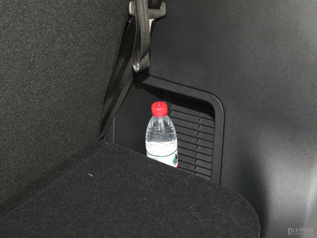 隕石灰大通G50后備廂空間圖片