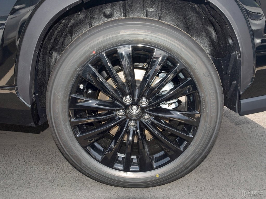 墨晶黑漢蘭達(dá)車身外觀圖片