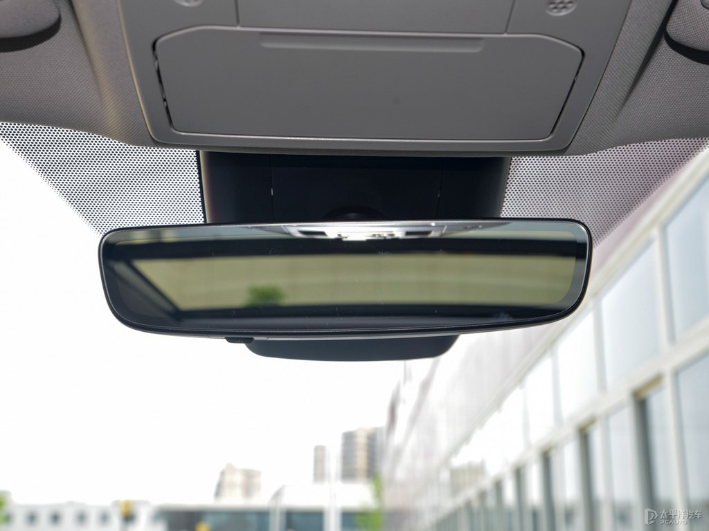 墨晶黑漢蘭達(dá)車廂內(nèi)飾圖片