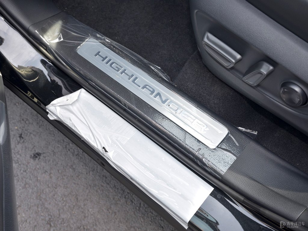 墨晶黑漢蘭達(dá)車廂內(nèi)飾圖片