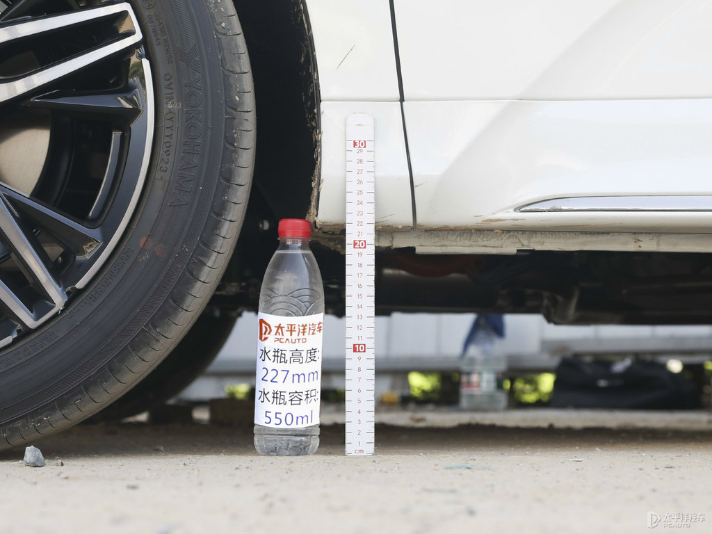 格陵蘭白奧德賽車身外觀圖片