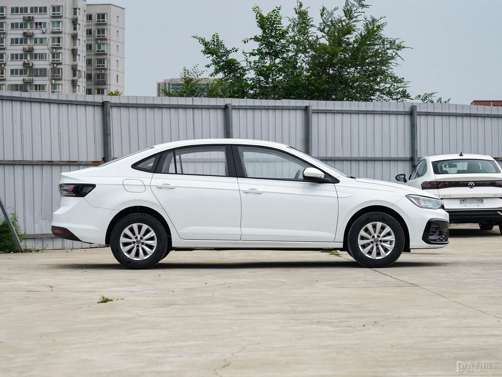 皎玉白朗逸整車外觀外觀圖片