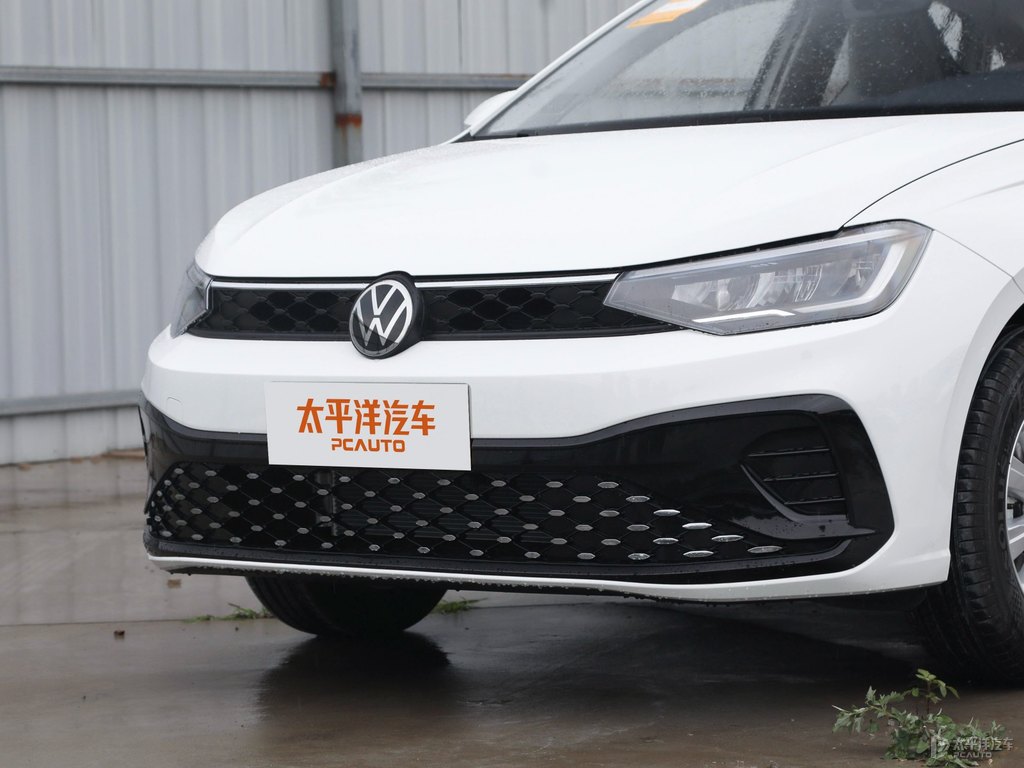 皎玉白朗逸車頭外觀圖片