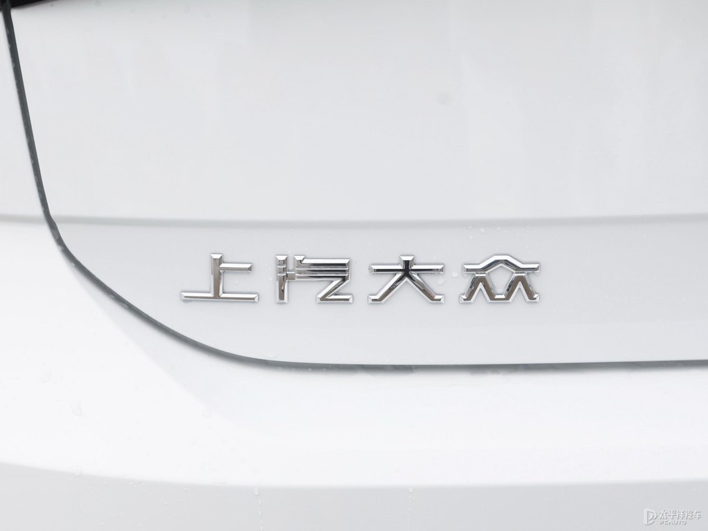 皎玉白朗逸車尾外觀圖片